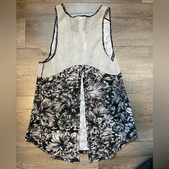 Lululemon Sculpt Tank with tie back - Picture 3 of 4